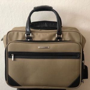 Kenneth Cole carry in luggage